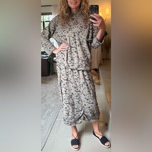 IONA NY Tokyo 100% Wool 2 Piece Set Cowl Neck Top Ruched Skirt Lagenlook Size L